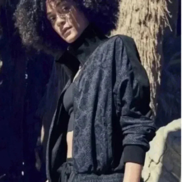 ATHLETA Brooklyn Track Bomber Printed Jacket Size XXS Navy & Black Stretchy - Picture 10 of 10